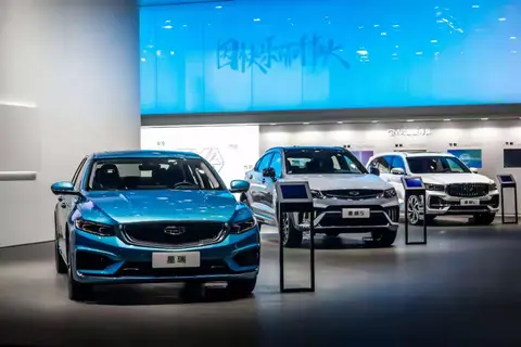 狂亏1800亿元！巨头业绩爆雷，汽车行业最惨烈一课，方向错了。